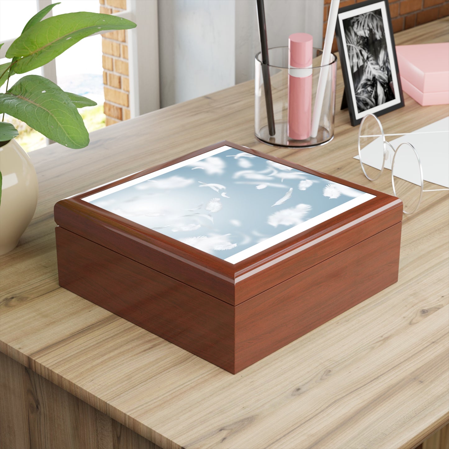 Elegant Feather Jewelry Box - Perfect for Gifts, Special Occasions, Organizing Accessories, Home Decor, Keepsake Storage