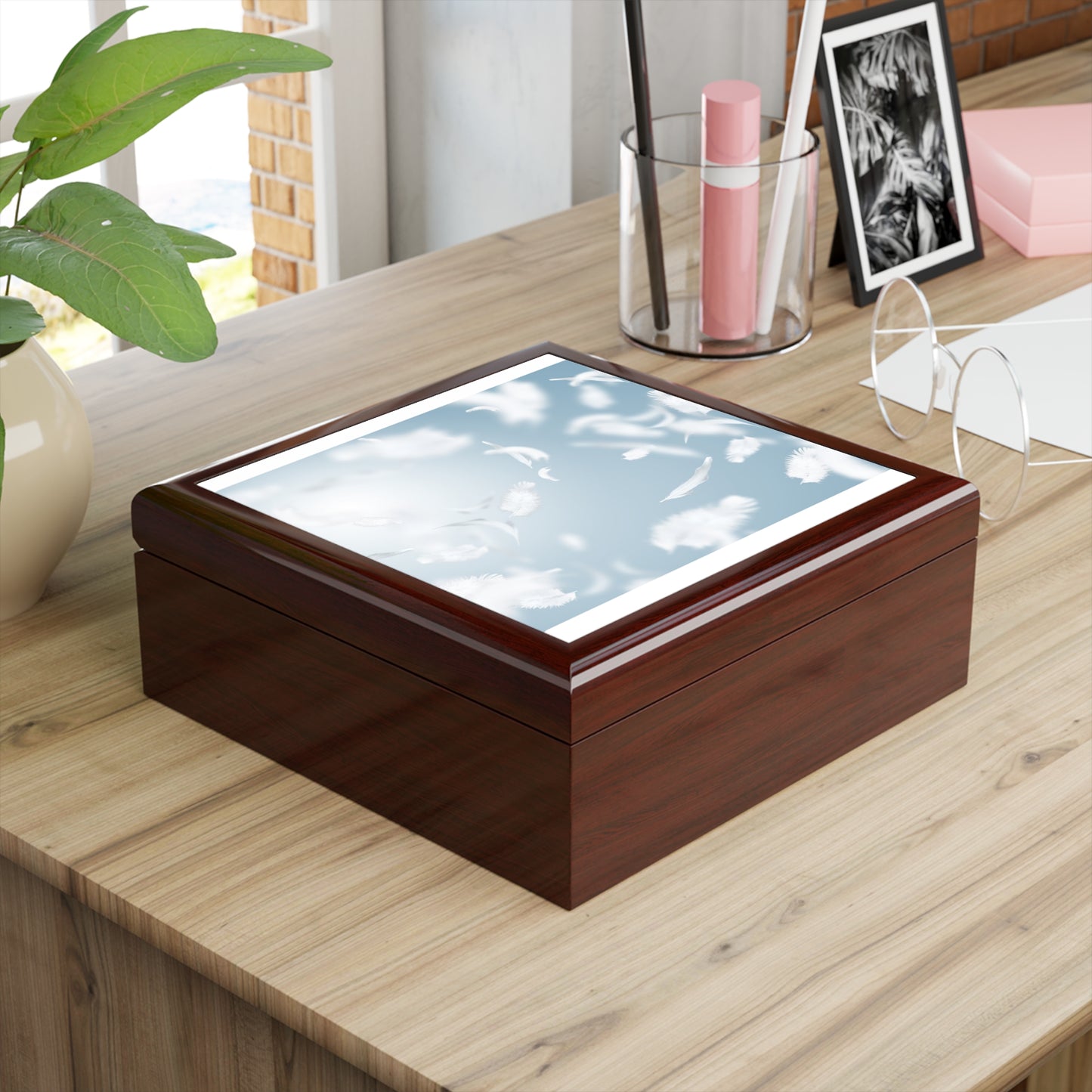 Elegant Feather Jewelry Box - Perfect for Gifts, Special Occasions, Organizing Accessories, Home Decor, Keepsake Storage