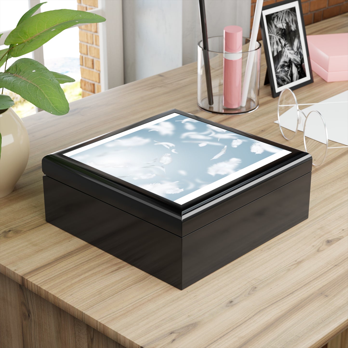 Elegant Feather Jewelry Box - Perfect for Gifts, Special Occasions, Organizing Accessories, Home Decor, Keepsake Storage